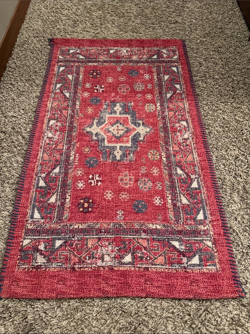Red Vintage-Style Accent Rug - Classic Pattern - Picture 3 of 4